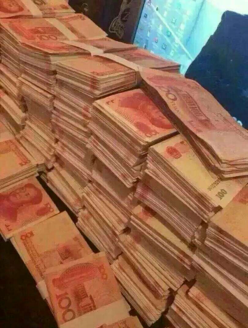 3523